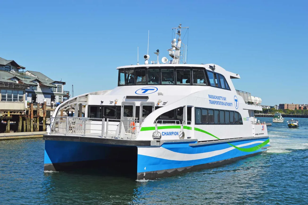 Fuerte oleaje del huracán Erin provoca nuevas cancelaciones de servicios de ferry en Massachusetts